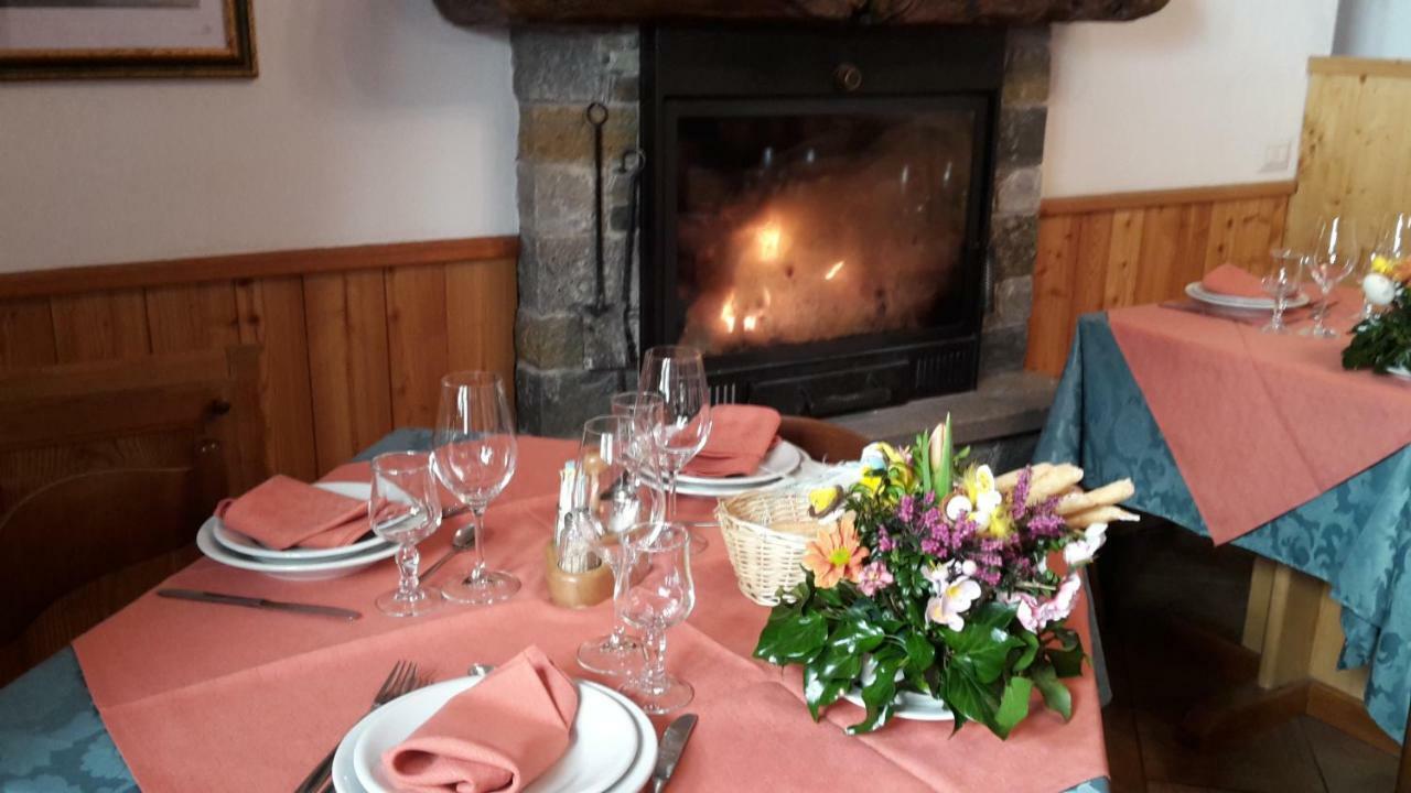 Albergo Ristorante Centro Vico Canavese Kültér fotó