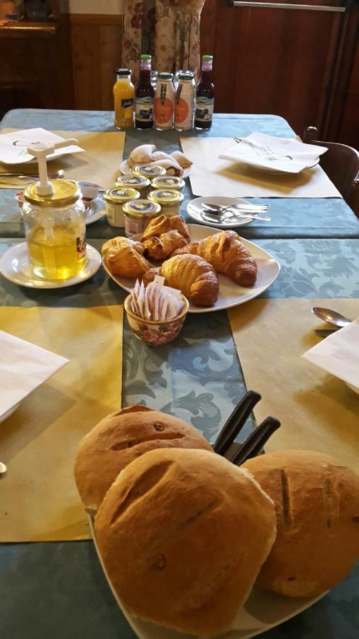 Albergo Ristorante Centro Vico Canavese Kültér fotó