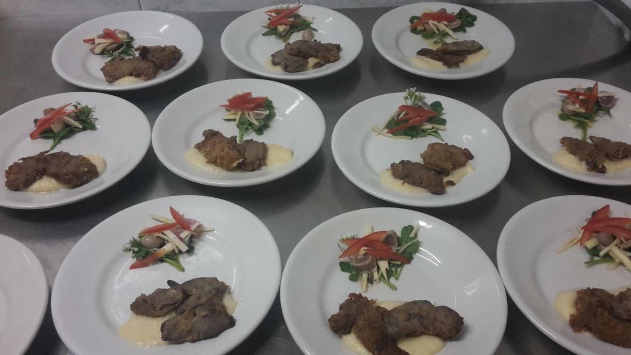 Albergo Ristorante Centro Vico Canavese Kültér fotó