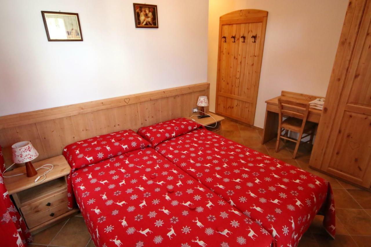 Albergo Ristorante Centro Vico Canavese Kültér fotó