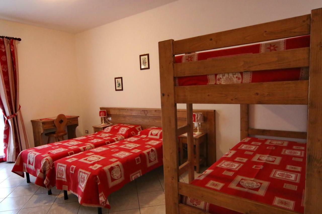 Albergo Ristorante Centro Vico Canavese Kültér fotó