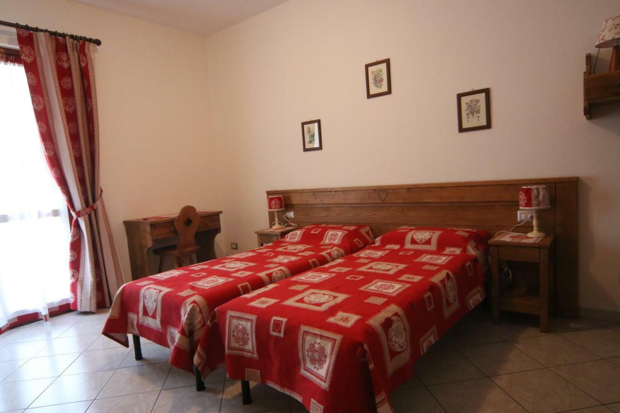 Albergo Ristorante Centro Vico Canavese Kültér fotó